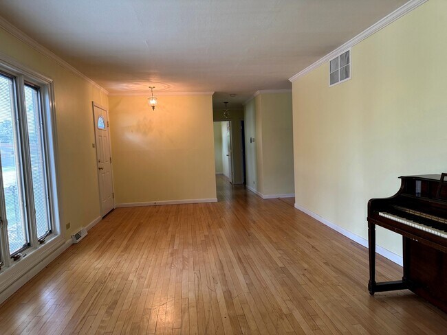 Foto del edificio - 648 E Lincoln St