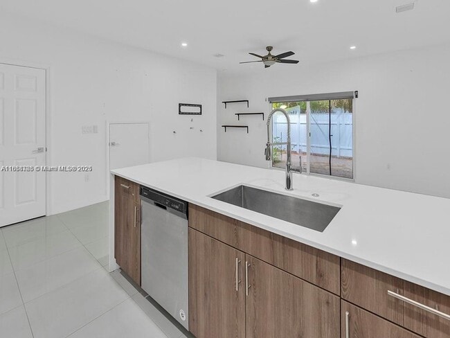 Building Photo - 1350 Crystal Way