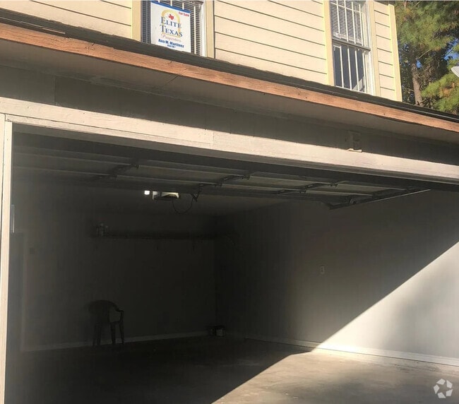 Building Photo - 12242 W Village Dr