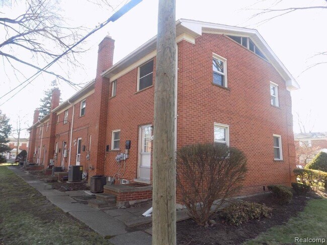 Building Photo - 6935 Town Ln
