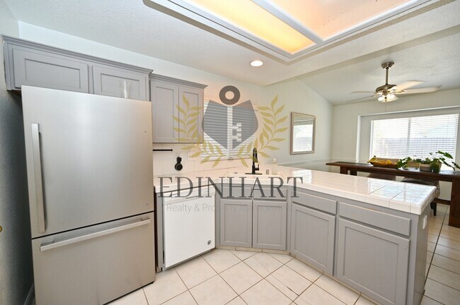 Foto del edificio - 5825 W Wathen Ave