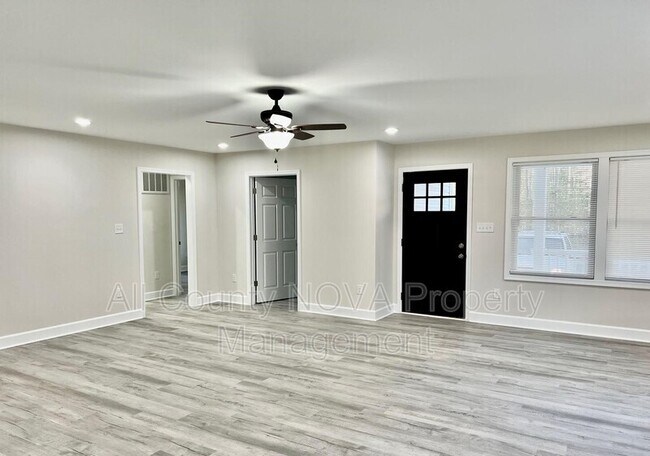 Foto del edificio - 584 Circle Ln