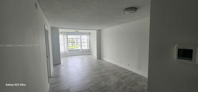 Foto del edificio - 9420 Poinciana Pl