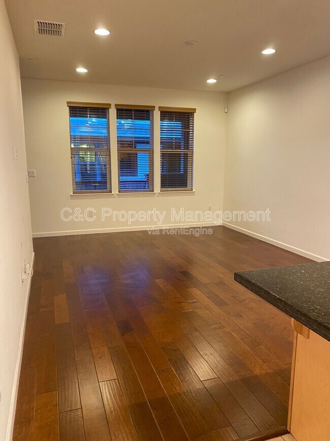 Foto del edificio - 1657 Prime Pl