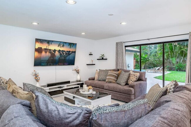 Foto del edificio - 830 SW 14th Ct