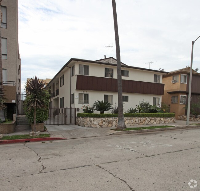Foto del edificio - 1237 N Mansfield Ave