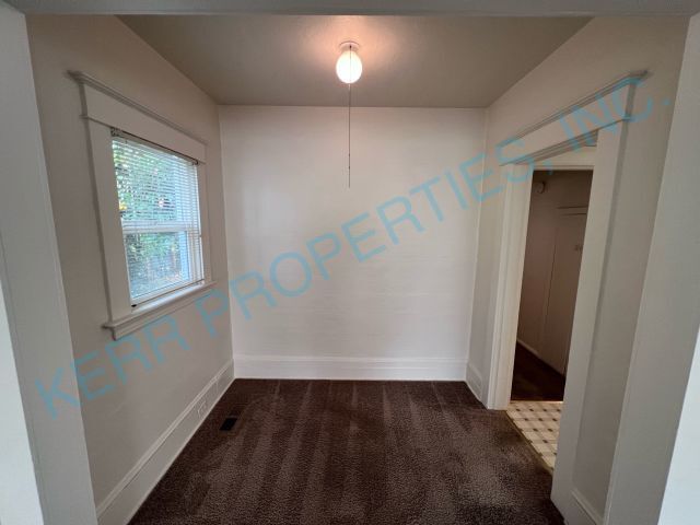 Foto del edificio - 2 Bd / 1 Bth - Den - Bsmt - Fncd Yd - Pet ...