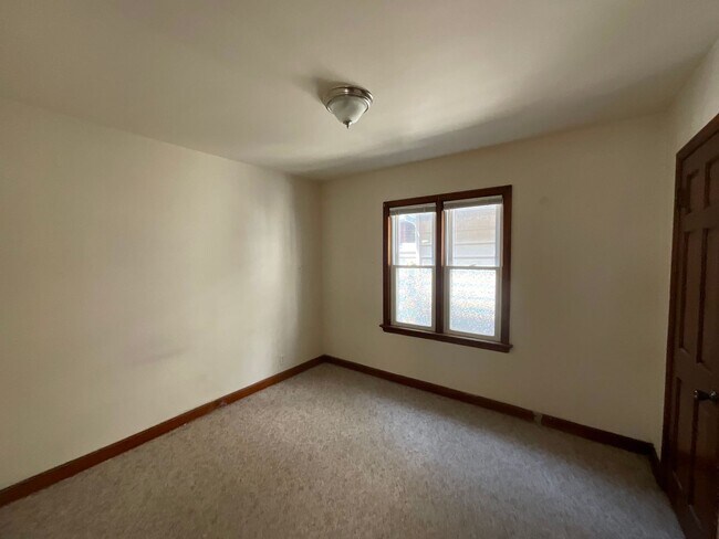 Building Photo - Charming 3-Bedroom in the Heart of Riverwest