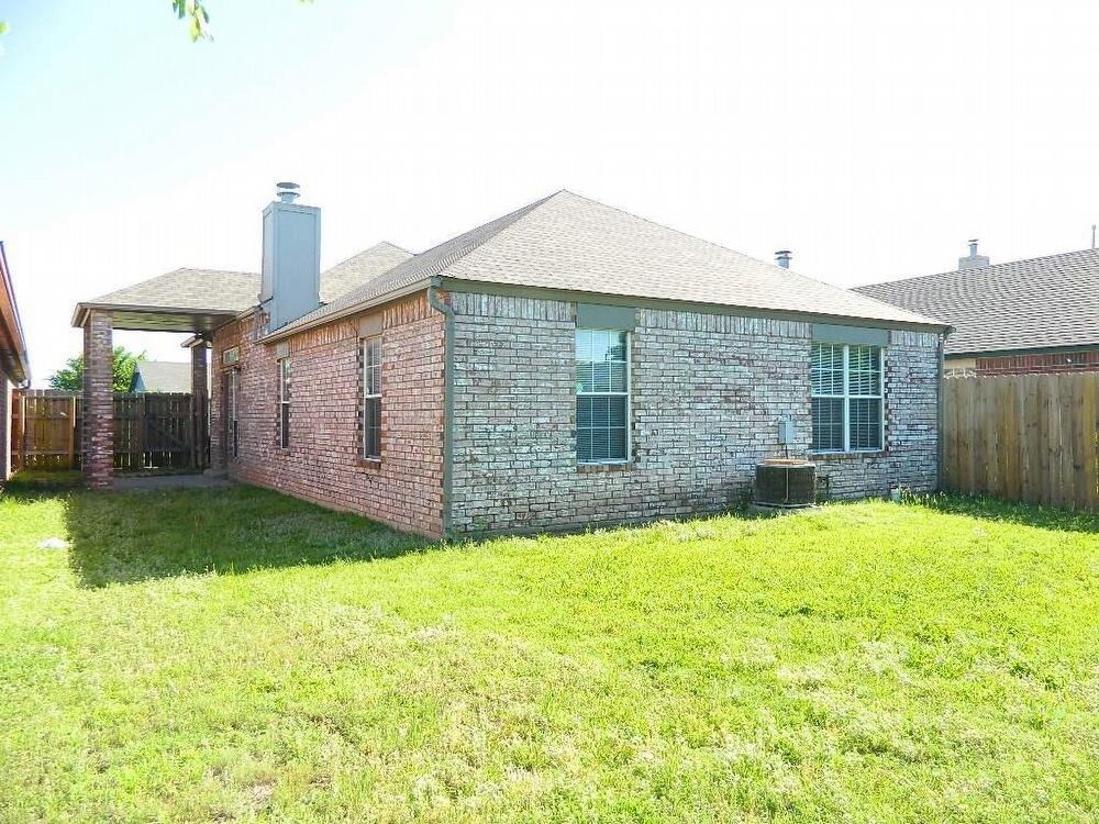 Building Photo - Cute 3/2/2 patio home in Baers Westmore.