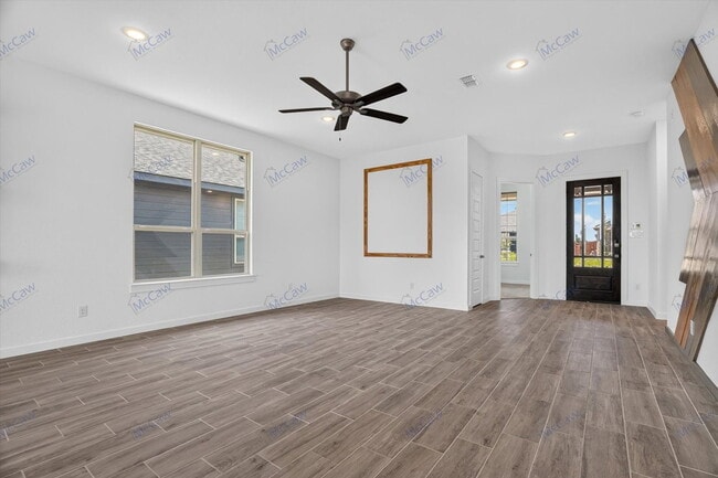 Building Photo - 620 Godley Rnch