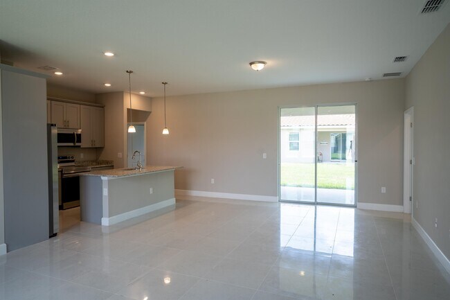 Building Photo - 418 Cinnamon Dr