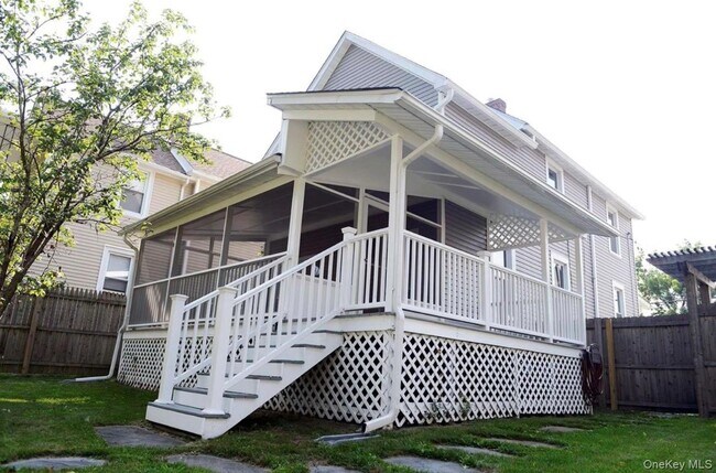 Building Photo - 14 S Cedar St