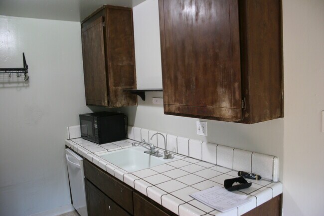 Kitchen - 3691 Peacock Ct