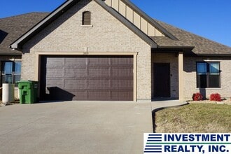 Building Photo - 307-309 Pebblestone Ln