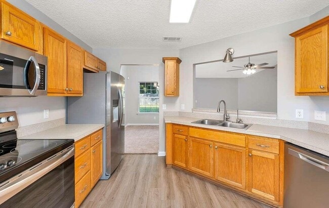 Building Photo - 4BR/2BA Home For Rent