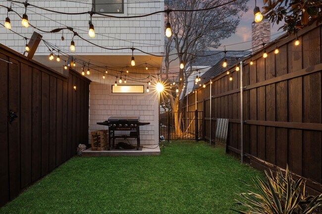 Foto del edificio - 5816 Orchid Ln