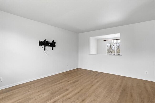 Foto del edificio - 108 Whitney Dr