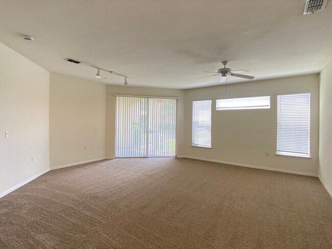 Building Photo - Spacious 2br/2ba Visconti Condo with W/D H...