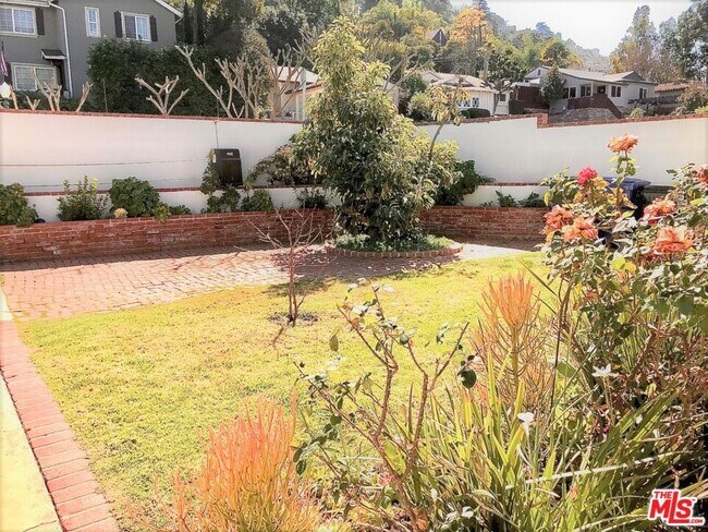 Building Photo - 4009 BEVERLY Glen