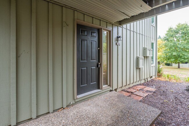 Foto del edificio - Updated Lake Oswego Condo for Rent - Pool ...