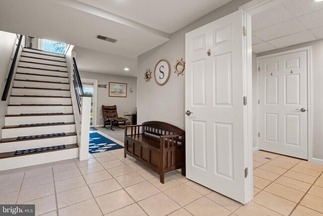 Building Photo - 556 Lake Meade Dr