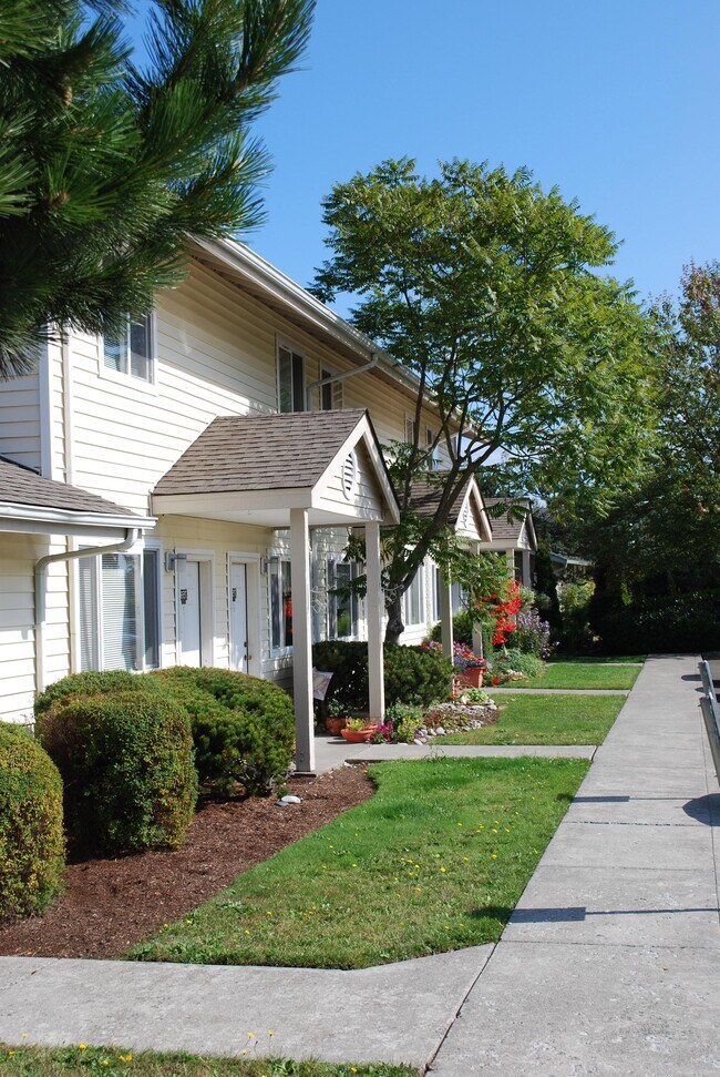 Seabreeze Townhouses 717 F St Blaine, WA Apartments for Rent in