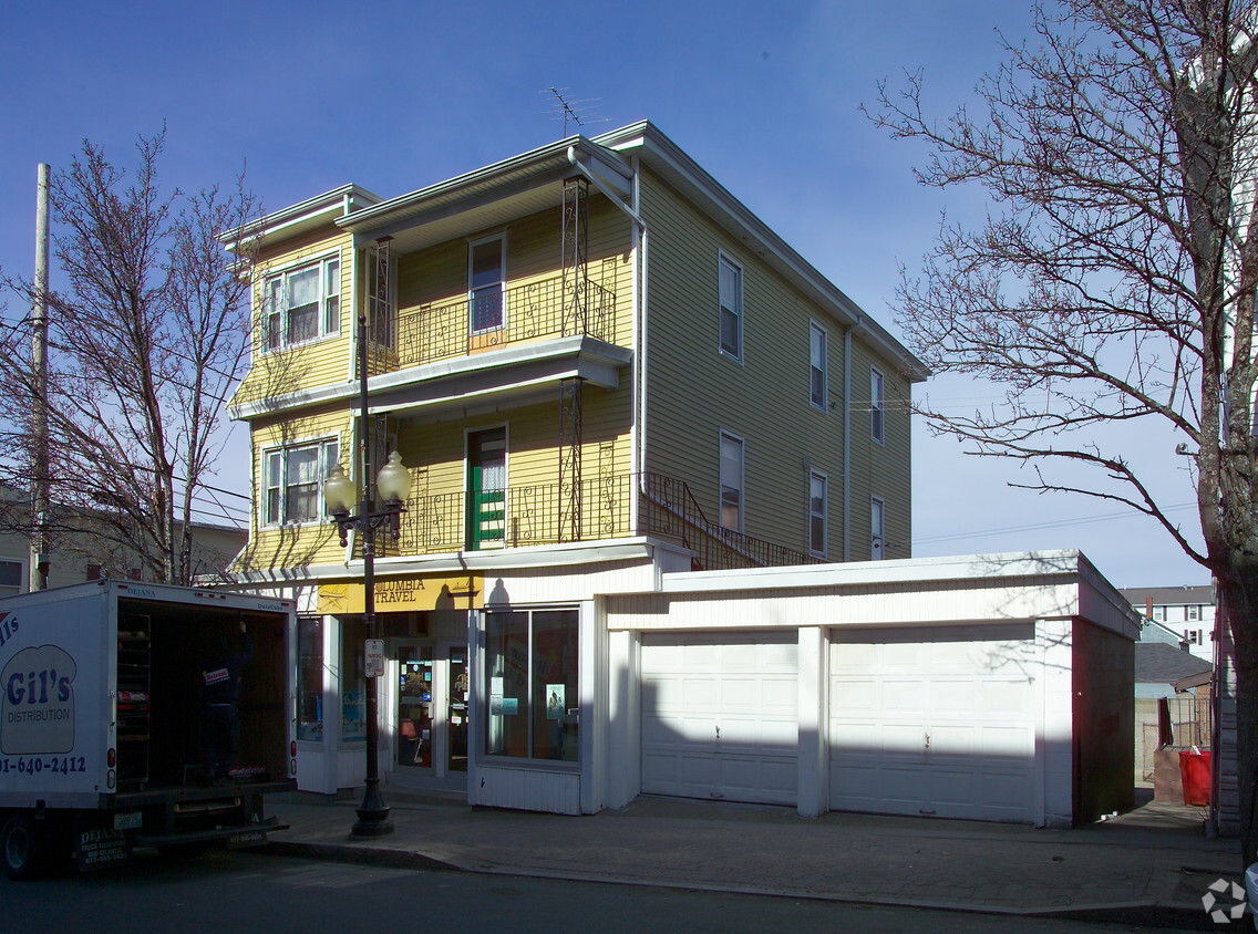 Building Photo - 176 Columbia St