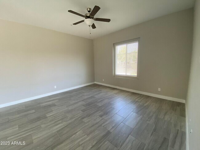 Building Photo - 21065 W Elm Way Ct