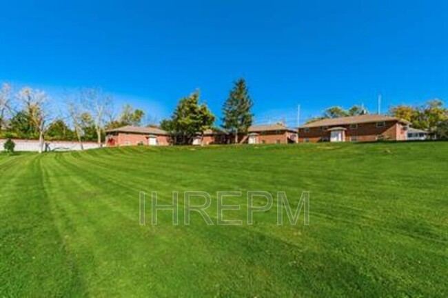 Foto del edificio - 284 Powell Cir