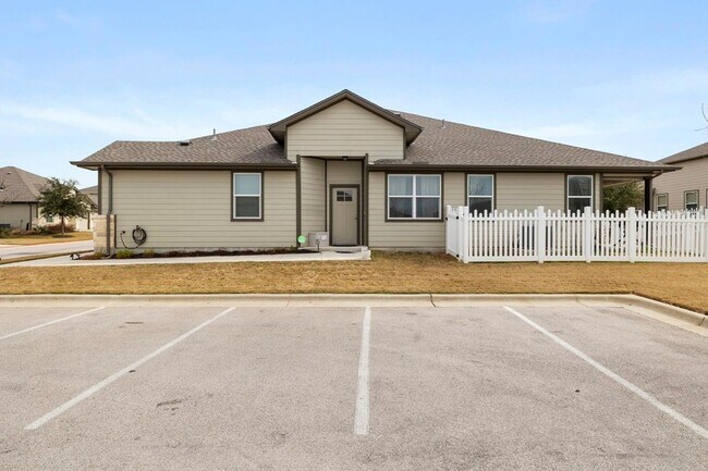Building Photo - 1701 Logan Dr