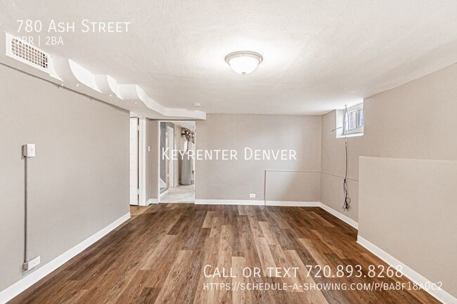 Building Photo - Renovated 2 Bed 2 Bath Duplex with Finishe...