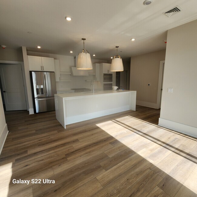 Building Photo - 215 2nd Ave