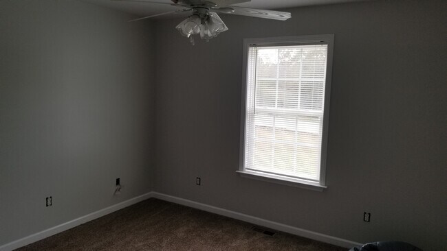 Building Photo - 164 Tullyton Dr