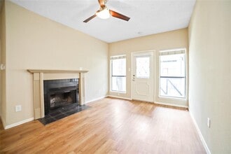 Building Photo - 806 W 24th St