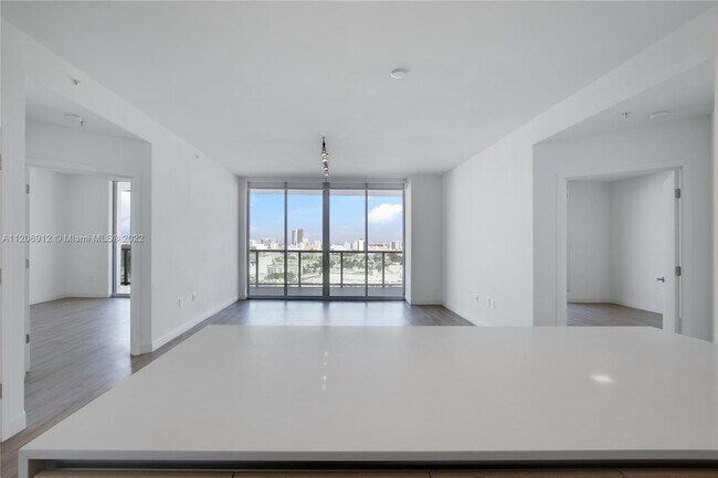 Building Photo - 1500 Bay Rd
