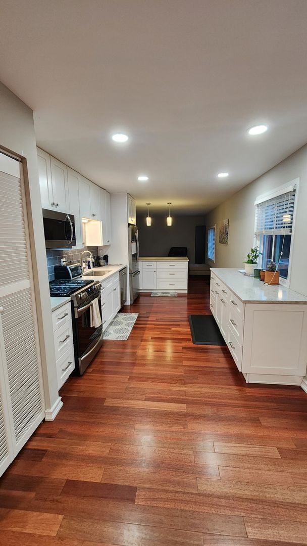 Building Photo - Charming 4BR House in Woodridge
