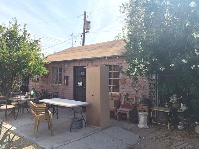 Casita - 6 Plex with 1 House