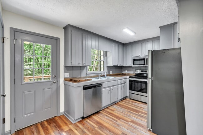 Foto del edificio - 5902 Cumming Hwy