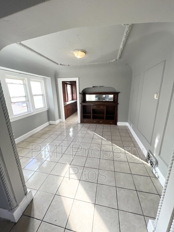 Building Photo - 3843 N 24th Pl