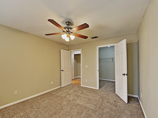 Foto del edificio - 601 Sweetwater Pl