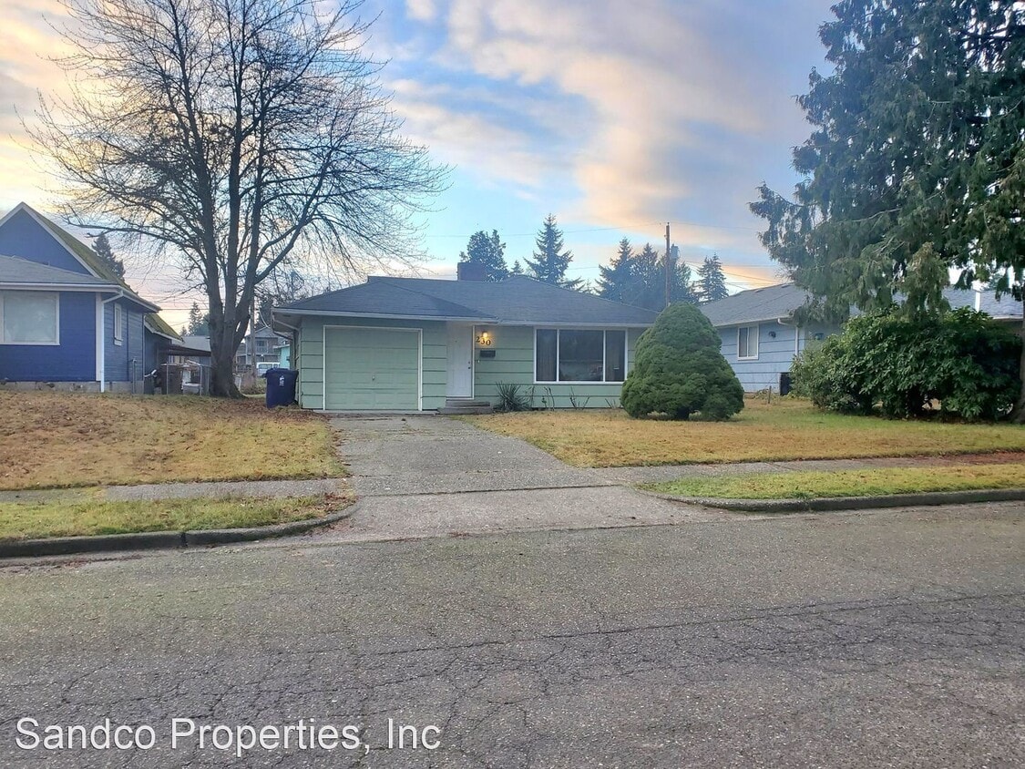 3 br, 1 bath House 230 E 61st Str House Rental in WA