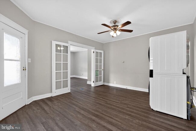 Building Photo - 127 7th Ave