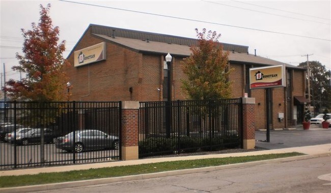 Building Photo - 222 E 11th Ave