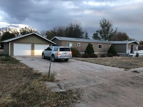Building Photo - 605 N Custer Ave