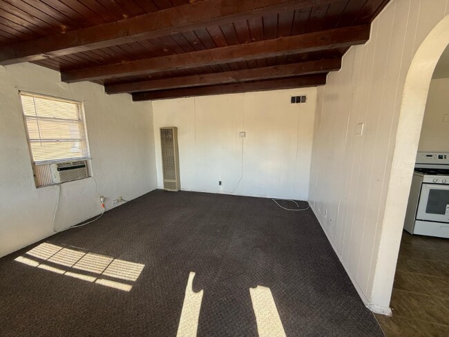 Building Photo - 5019 E 1st St