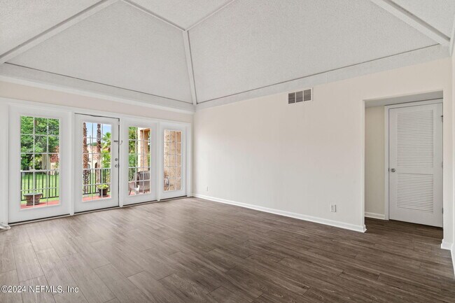 Building Photo - 6654 Bell Tower Ct