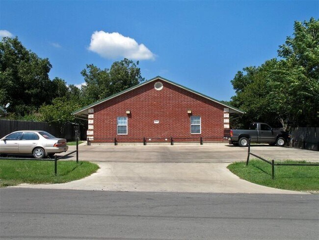 Building Photo - 2575 W Denman St