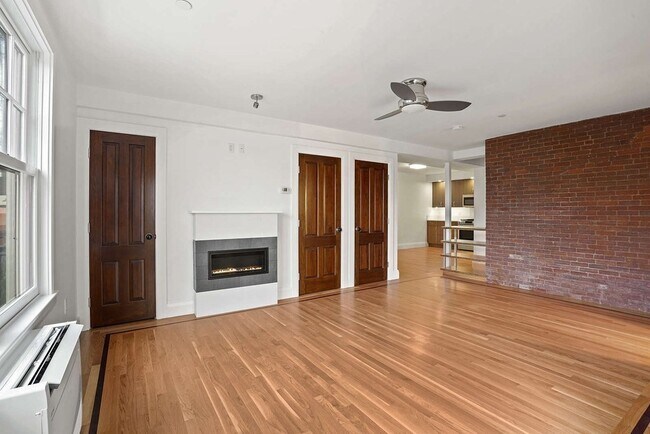 Foto del edificio - 165 Winthrop Rd