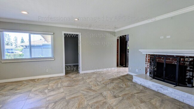 Foto del edificio - 15068 Mountain Spring St
