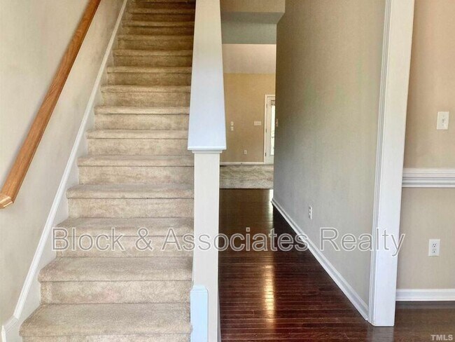 Foto del edificio - 100 Acorn Falls Ct